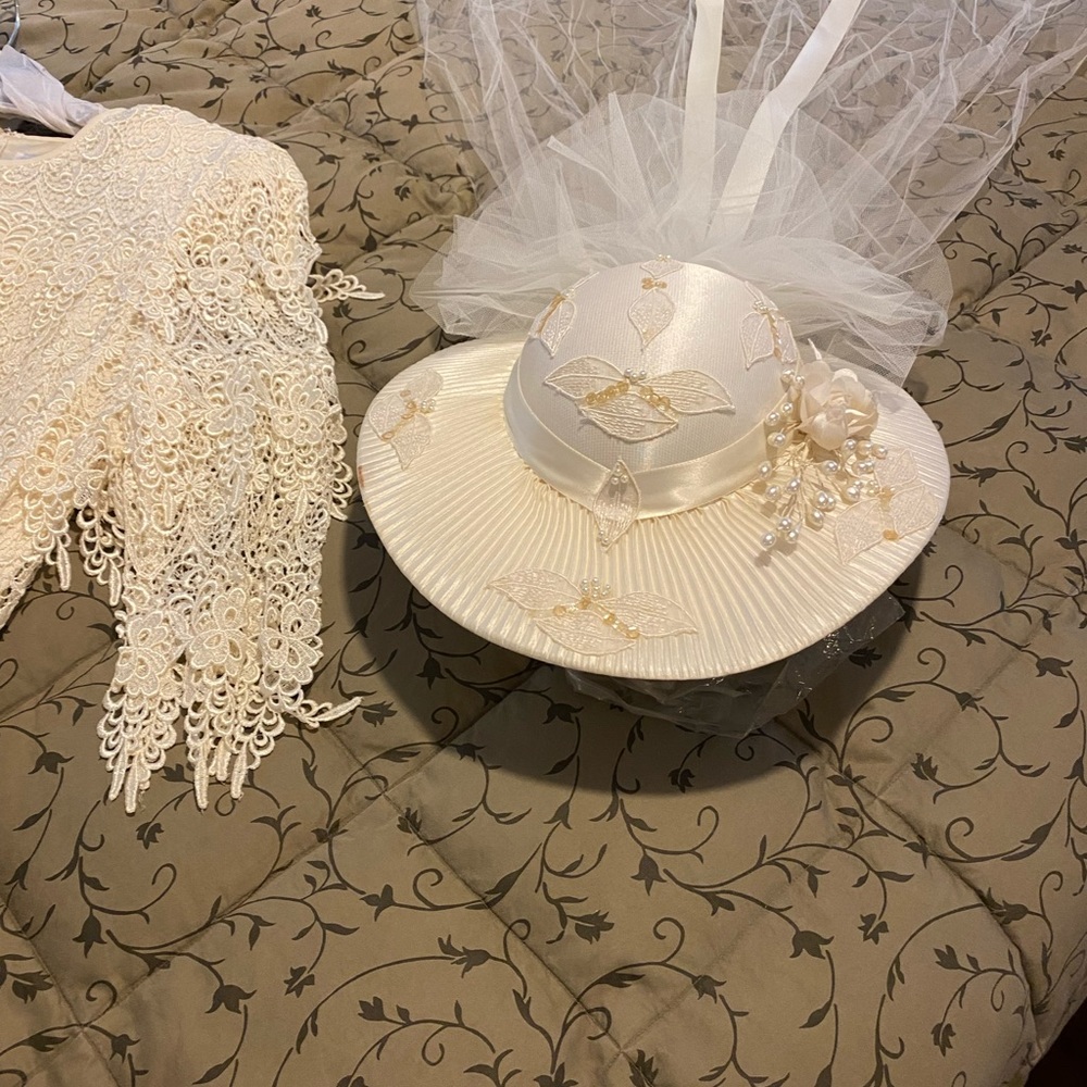 Bridal hat with veil